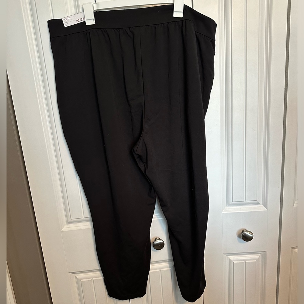Mid-Rise Pointe Ankle Pants -Black (NWT)